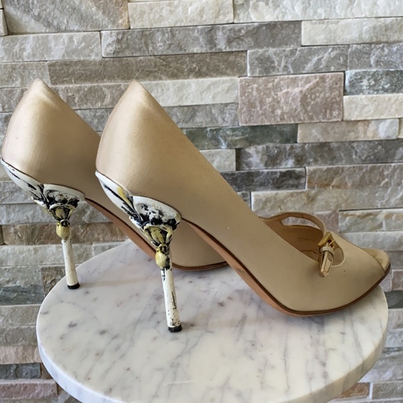 Prada Carved Rose Flower Stem Heel Stiletto Satin - Picture 4 of 12